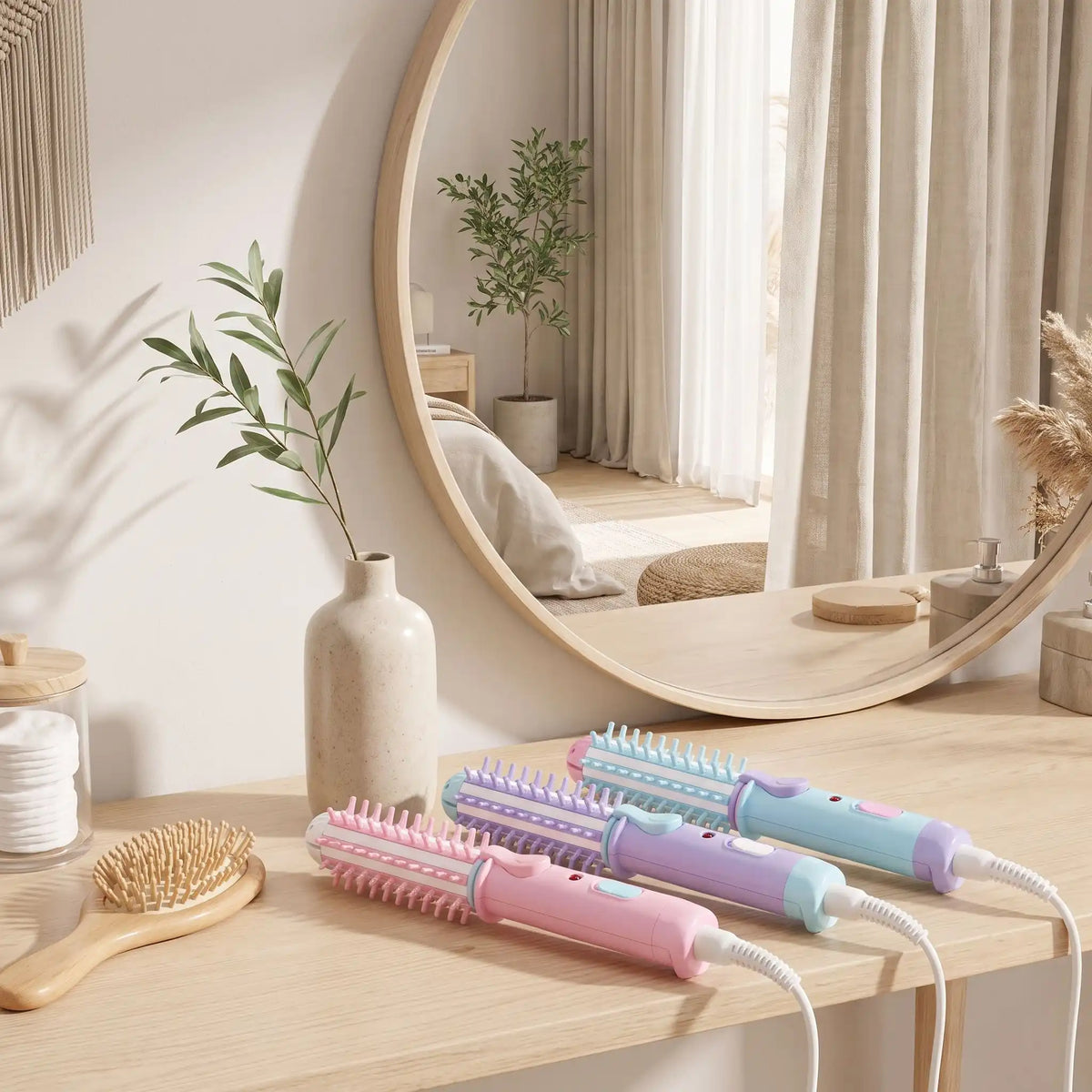 boucleurs 3 coloris posés sur un plan crème