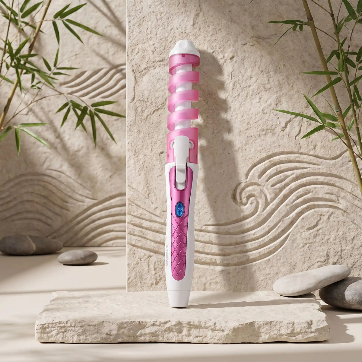 boucleur rose adossé contre un mur décoratif zen