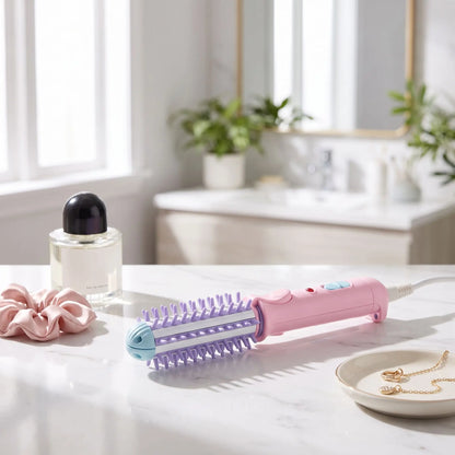 boucleur violet posé sur un plan blanc 