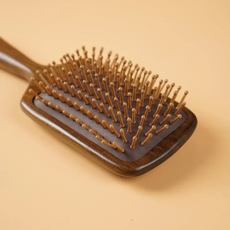 Brosse à cheveux en bois de santal format carré poils doux en bois 