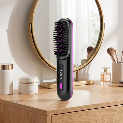 brosse chauffante noire posée sur un plan en bois 