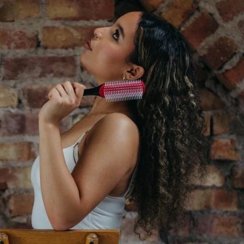 Brosse pour cheveux bouclés - démêlage express - Petits Plaisirs Malins