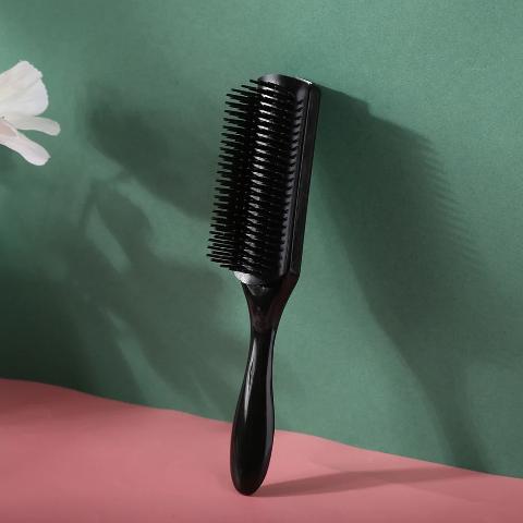 Brosse pour cheveux bouclés - démêlage express - Petits Plaisirs Malins