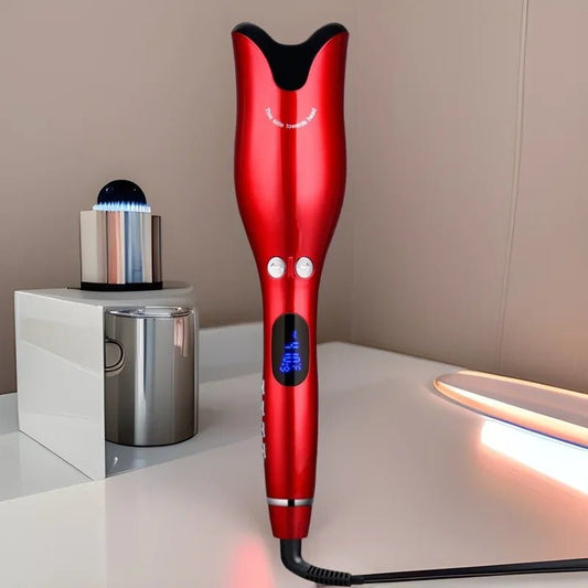 Fer bouclant de couleur rouge placé debout sur un plan blanc 
